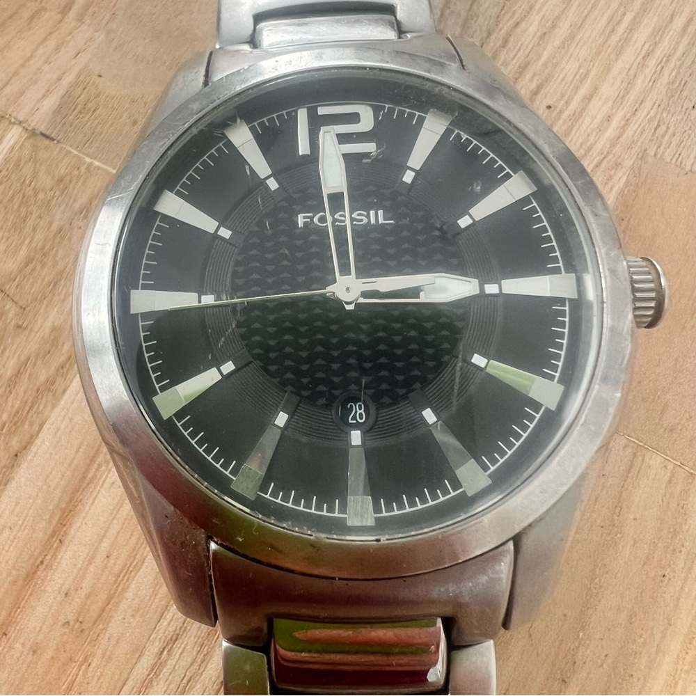 Fossil mens black dial silver tone steel watch NEW BATTERY